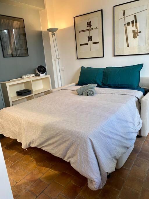 Tres Joli Studio En Plein Coeur Du 11Eme Parigi Esterno foto